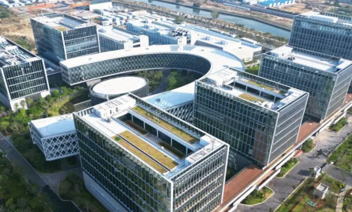 木地板与人造板材怎么选？山东赫美建材有限公司产品搭配方案